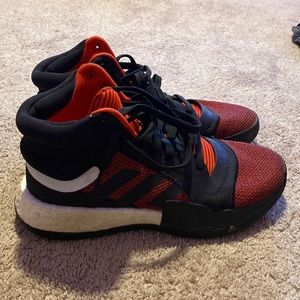adidas mens 9.5 basketball shoes